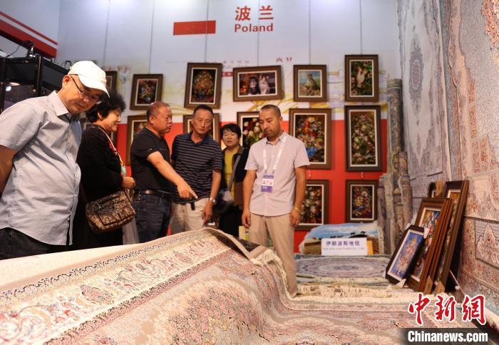欢乐炸三张游戏下载